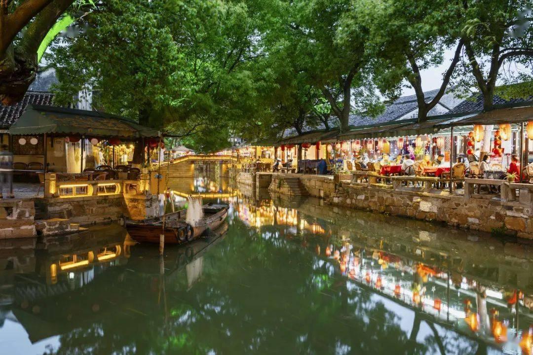 3岁男孩从6楼坠落,过路男子快步上前双手接住,橙柿互动连线当地:孩子平安